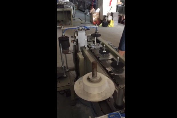 百葉輪全自動(dòng)包裝機(jī)工作視頻（一）